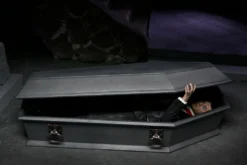 NECA - Universal Monsters - Ultimate Dracula (Transylvania) 7" Action Figure -Deals ZLCCollectibles Store 04814 UNP 1 scaled 1